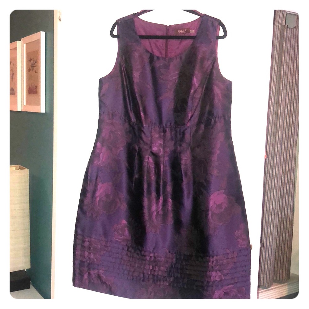 Purple sleeveless dress